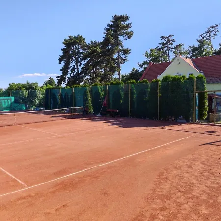 Teniszklub Es Vendeghaz Gasthof 3*