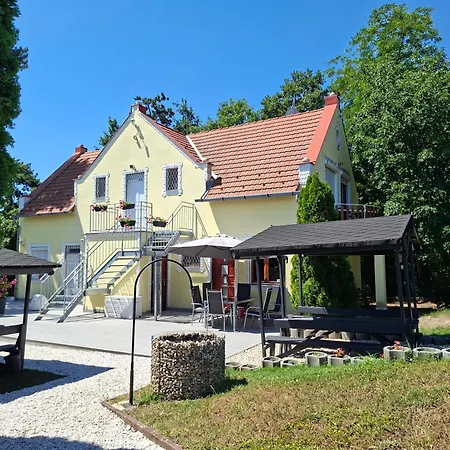 Teniszklub Es Vendeghaz Gasthof 3*